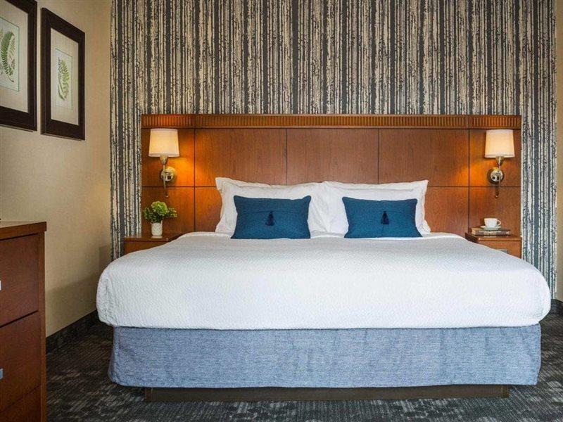 Готель Courtyard Burlington Harbor Екстер'єр фото