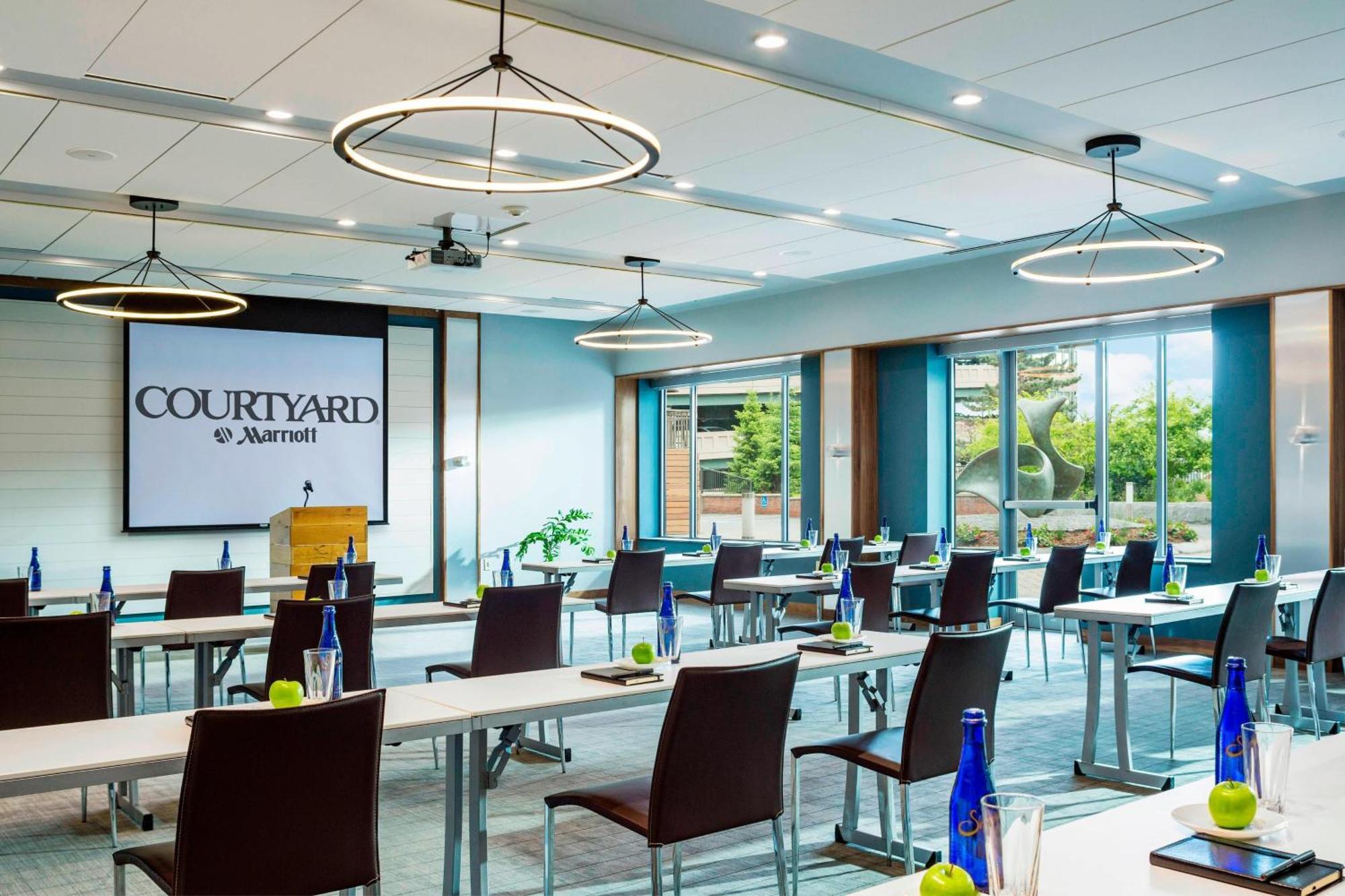 Готель Courtyard Burlington Harbor Екстер'єр фото