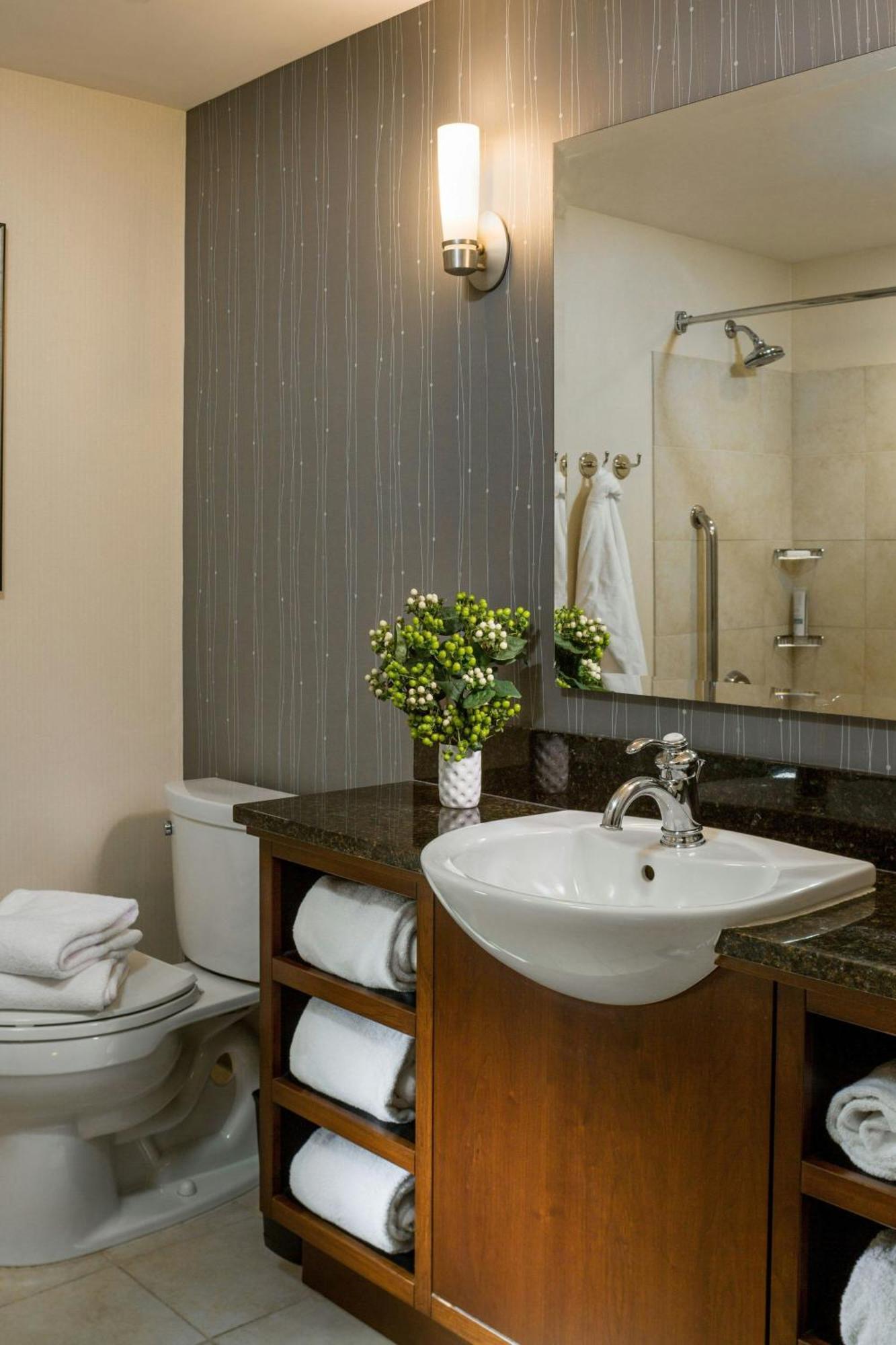 Готель Courtyard Burlington Harbor Екстер'єр фото