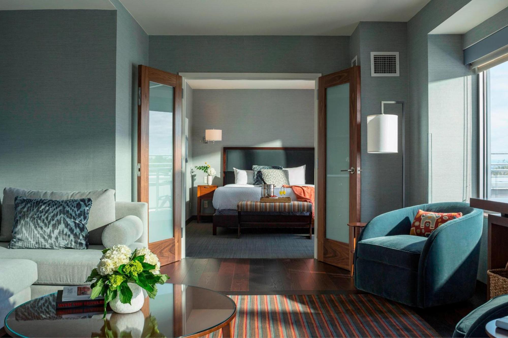 Готель Courtyard Burlington Harbor Екстер'єр фото