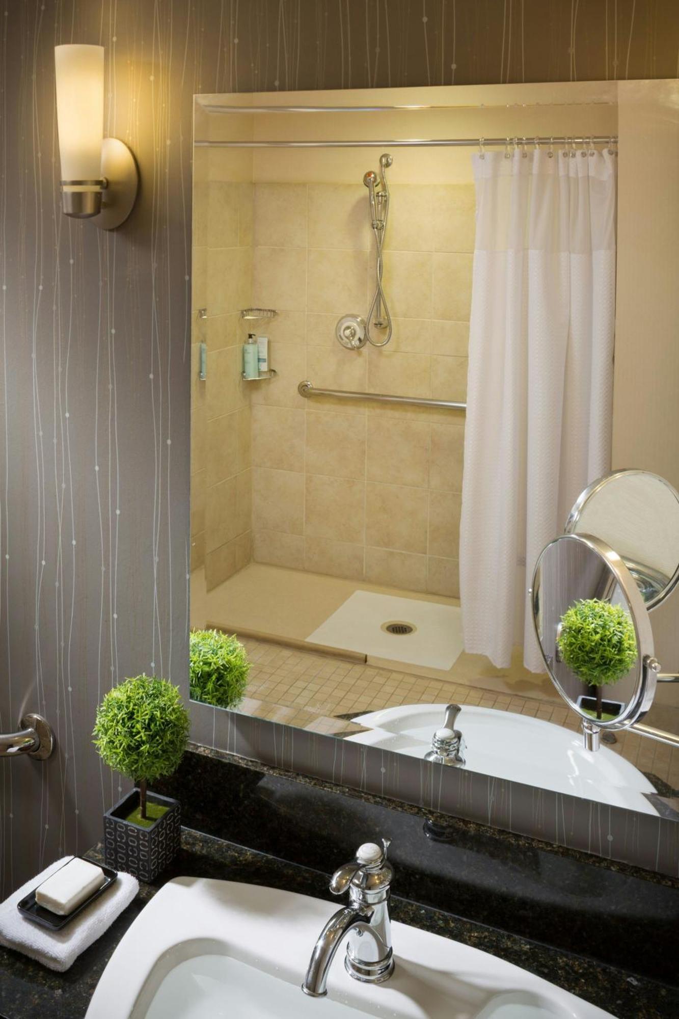 Готель Courtyard Burlington Harbor Екстер'єр фото