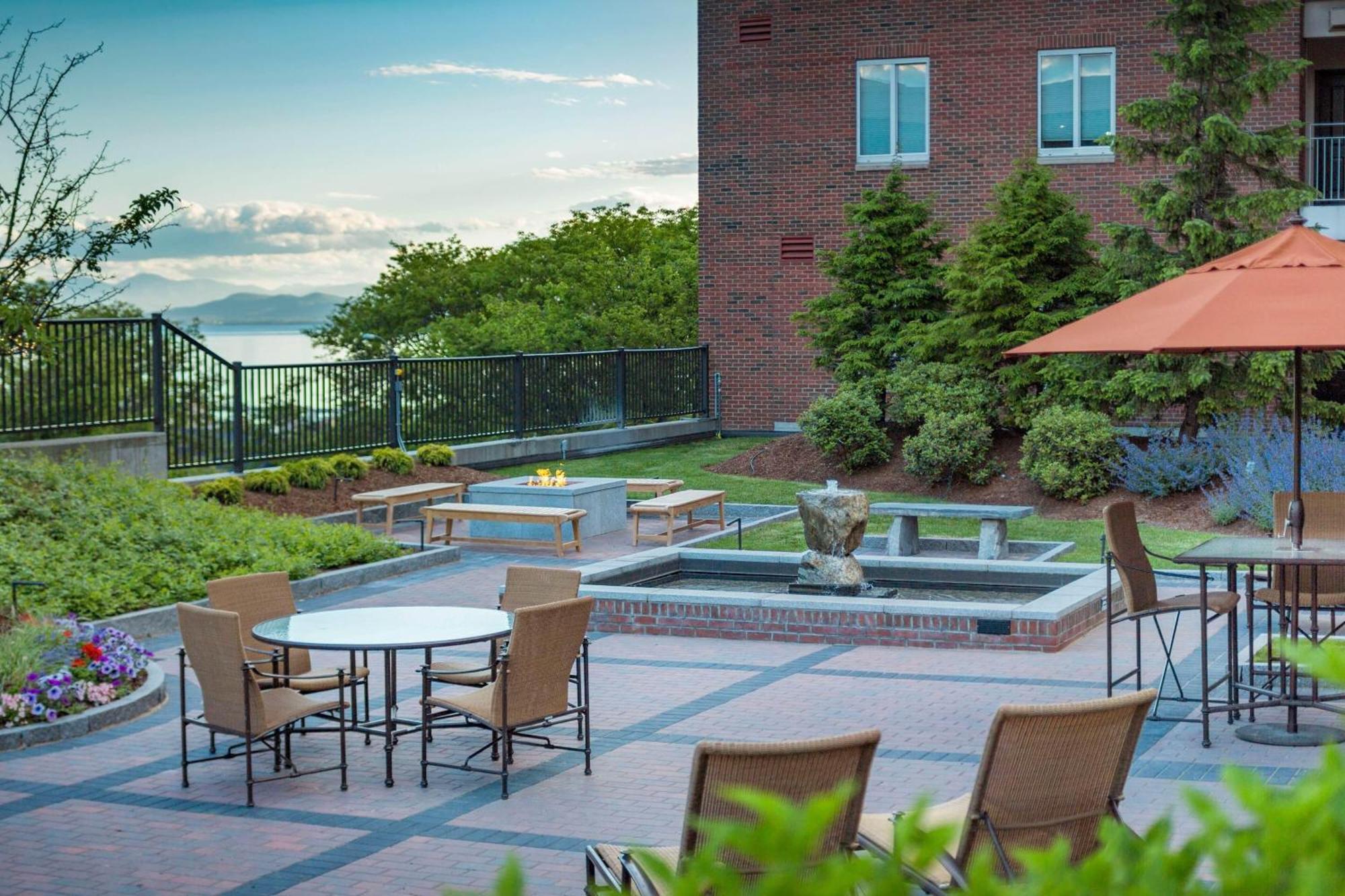 Готель Courtyard Burlington Harbor Екстер'єр фото