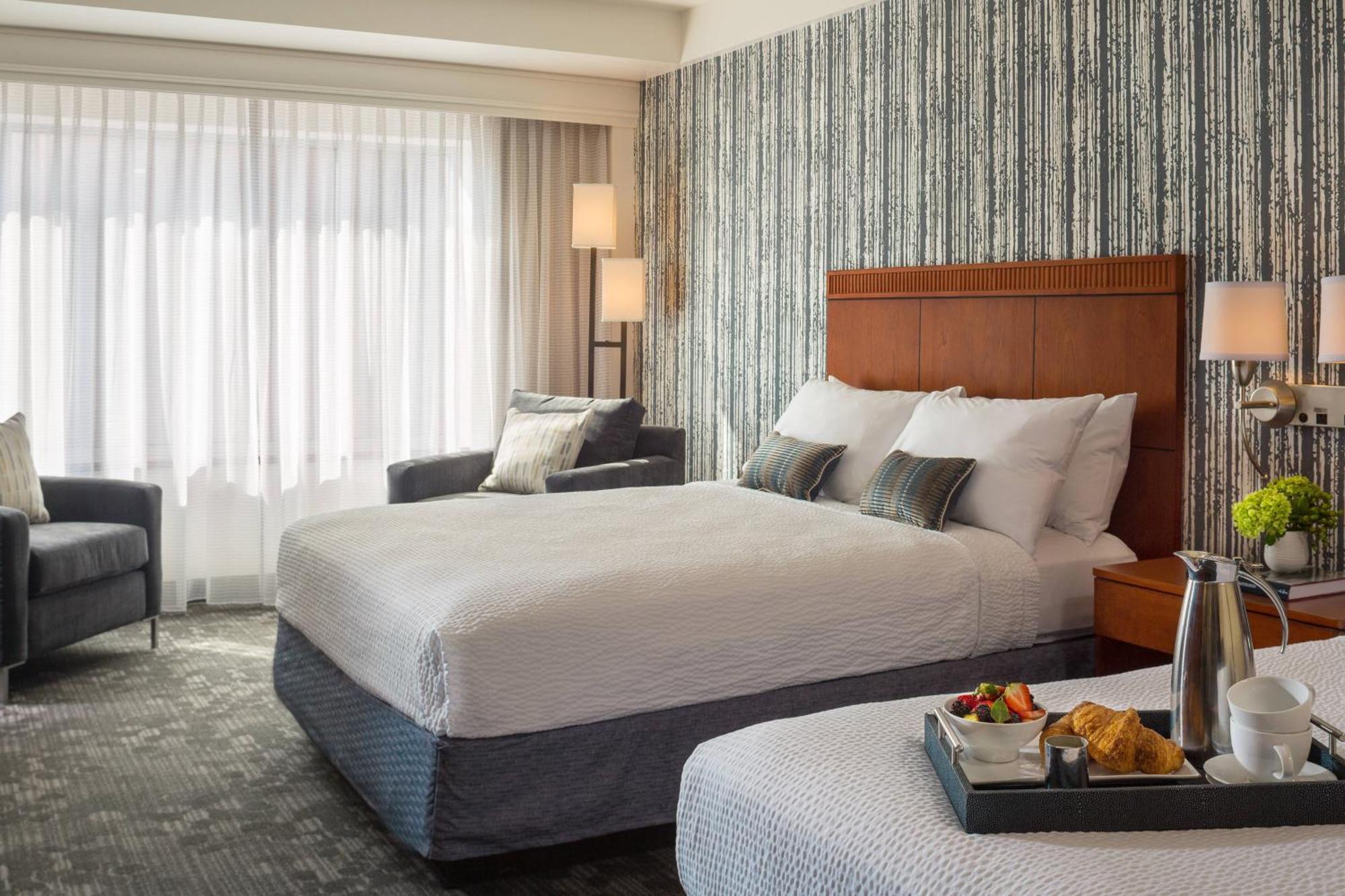 Готель Courtyard Burlington Harbor Екстер'єр фото