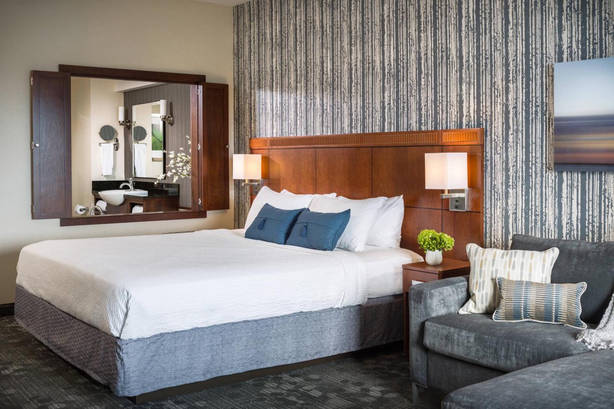 Готель Courtyard Burlington Harbor Екстер'єр фото