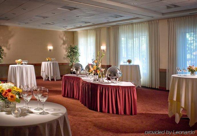 Готель Courtyard Burlington Harbor Зручності фото