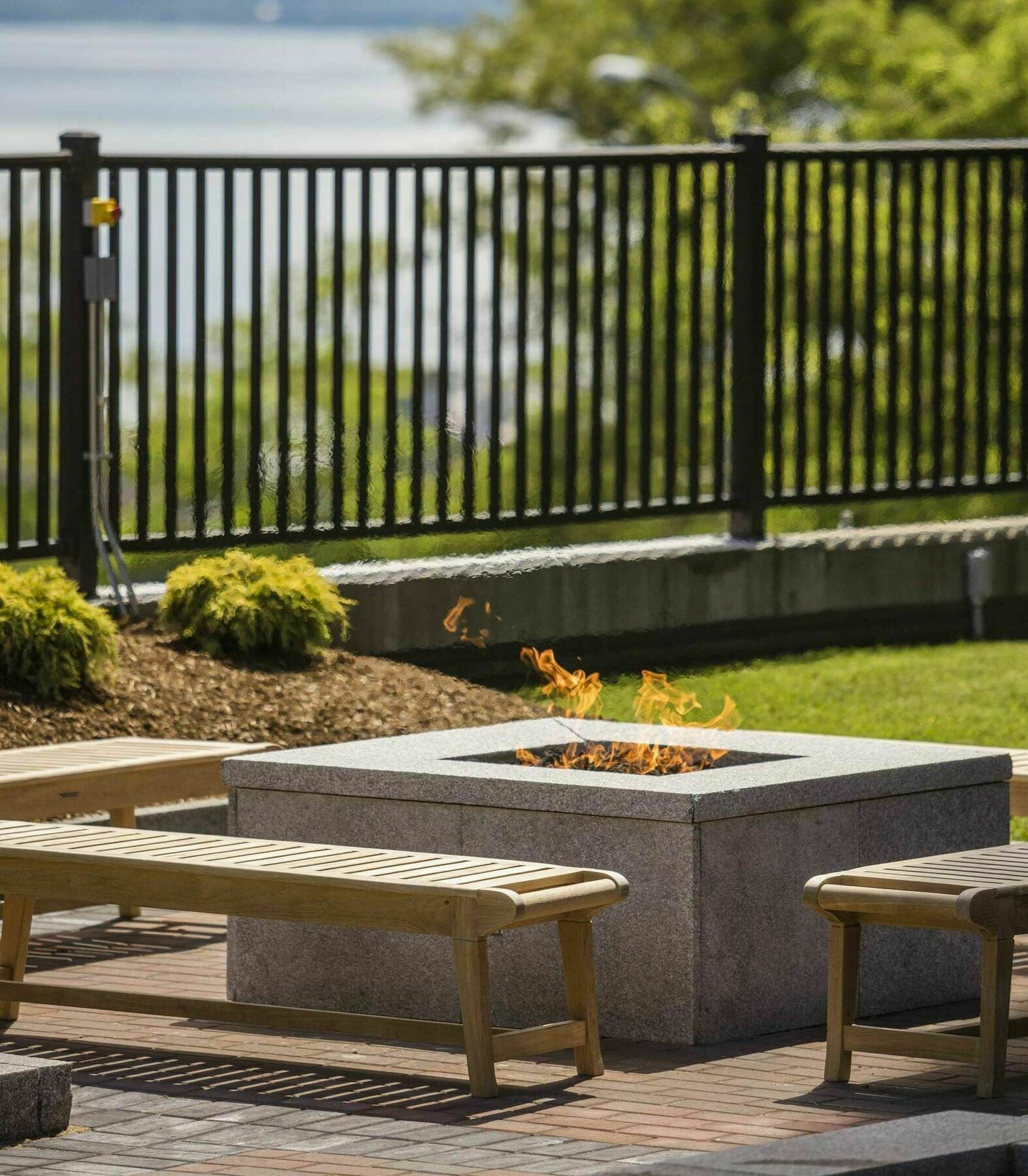 Готель Courtyard Burlington Harbor Екстер'єр фото